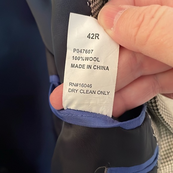 Nautica black and white houndstooth men’s suit jacket . Size 42R. 6 pockets - Picture 15 of 15